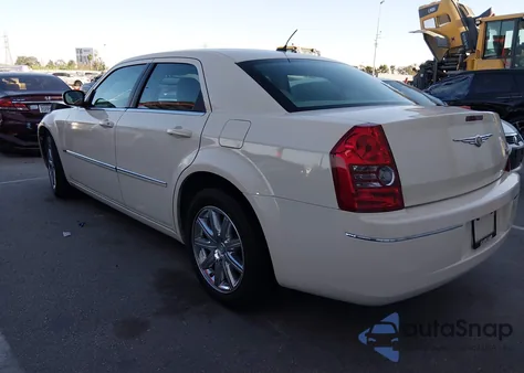 2008 Chrysler 300 Touring z USA, uszkodzony, nr VIN 2C3LA53G28H223801